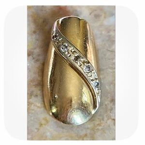 Gold nail w/diamond accents